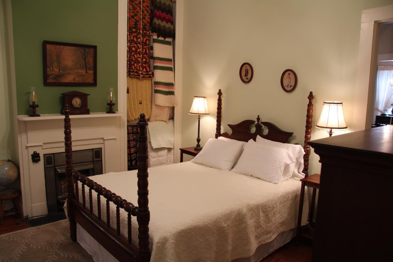 Riverboat Bed & Breakfast Натчез Экстерьер фото